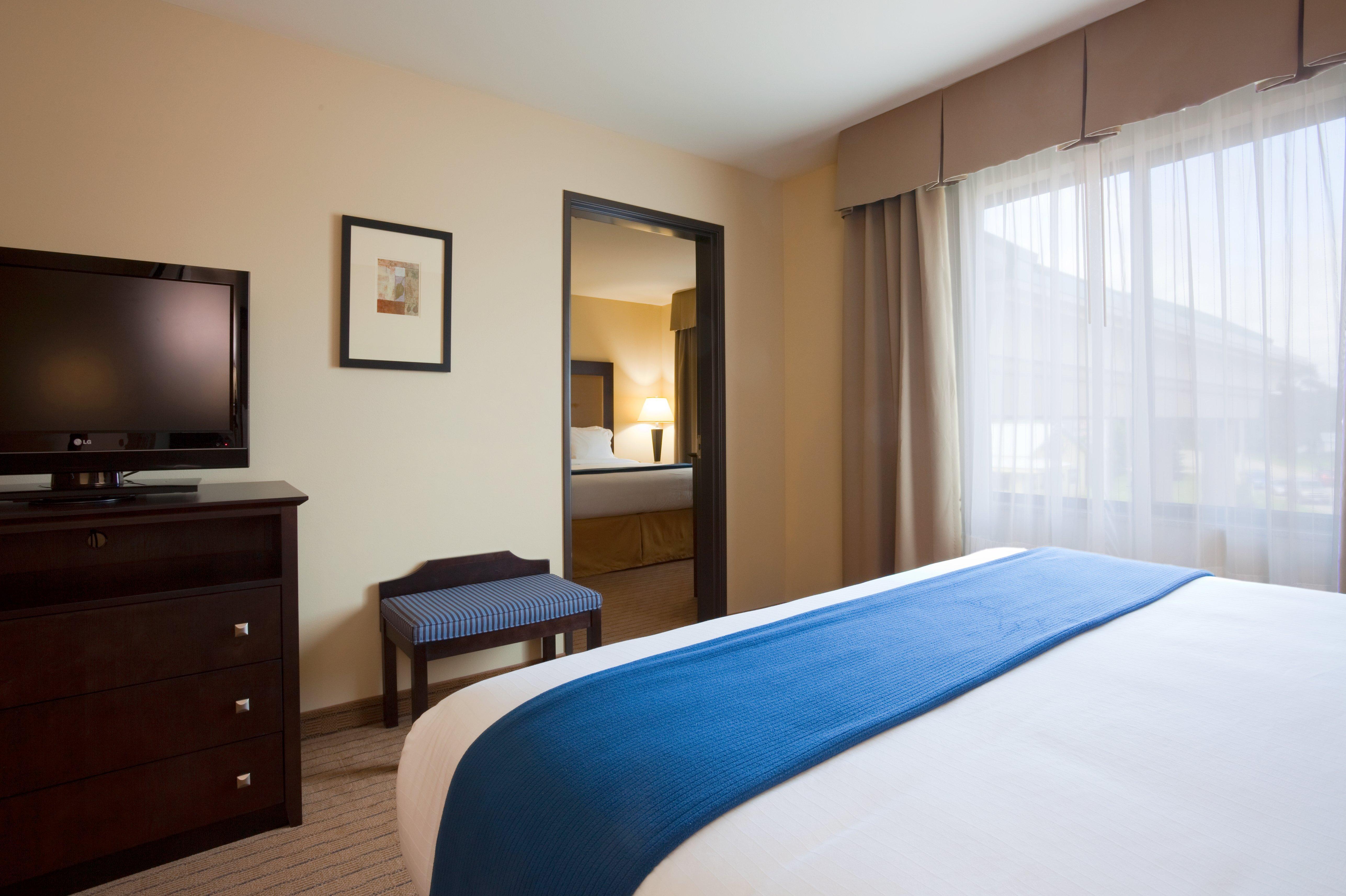 Holiday Inn Express & Suites Madison-Verona By Ihg Room photo
