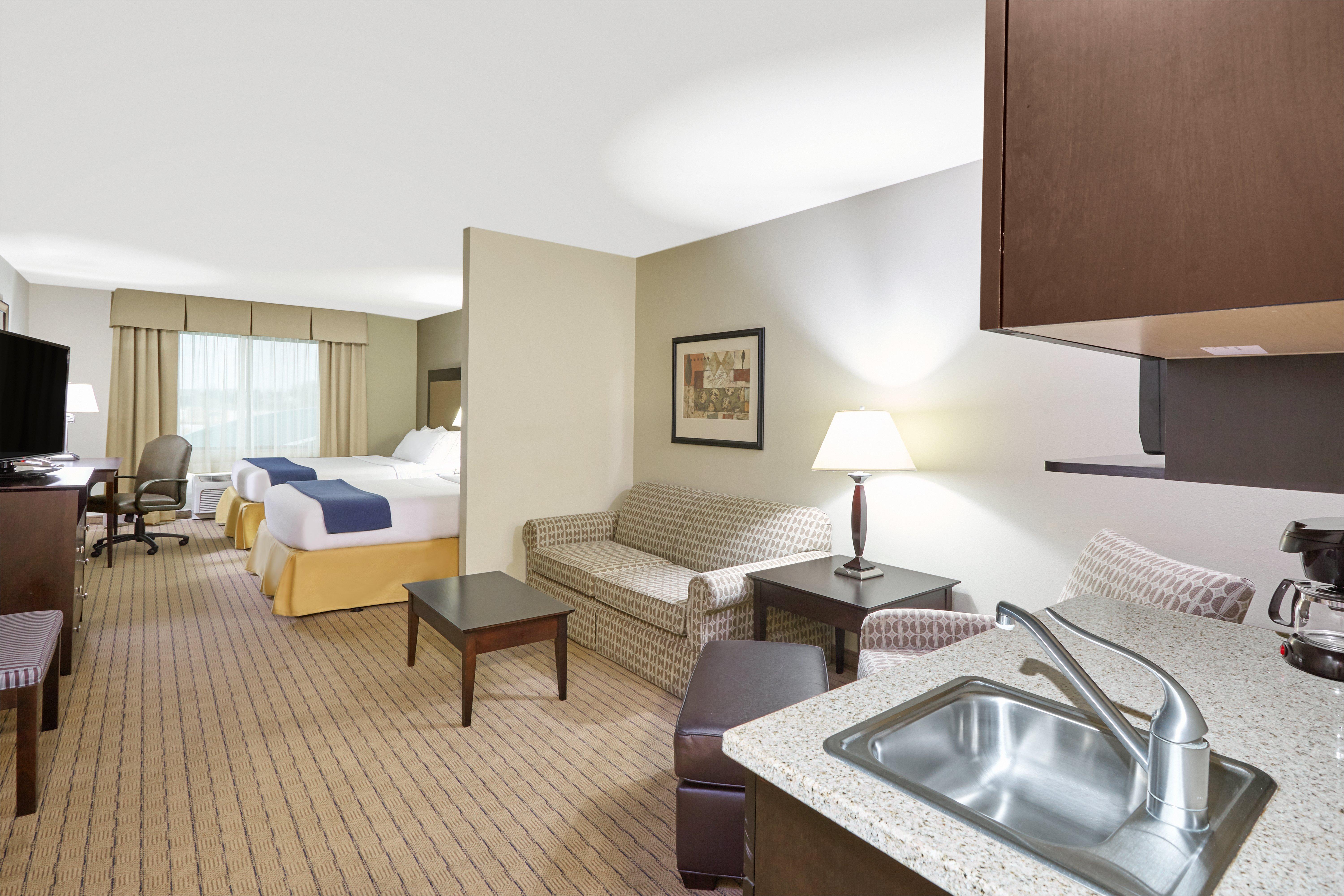 Holiday Inn Express & Suites Madison-Verona By Ihg Exterior photo
