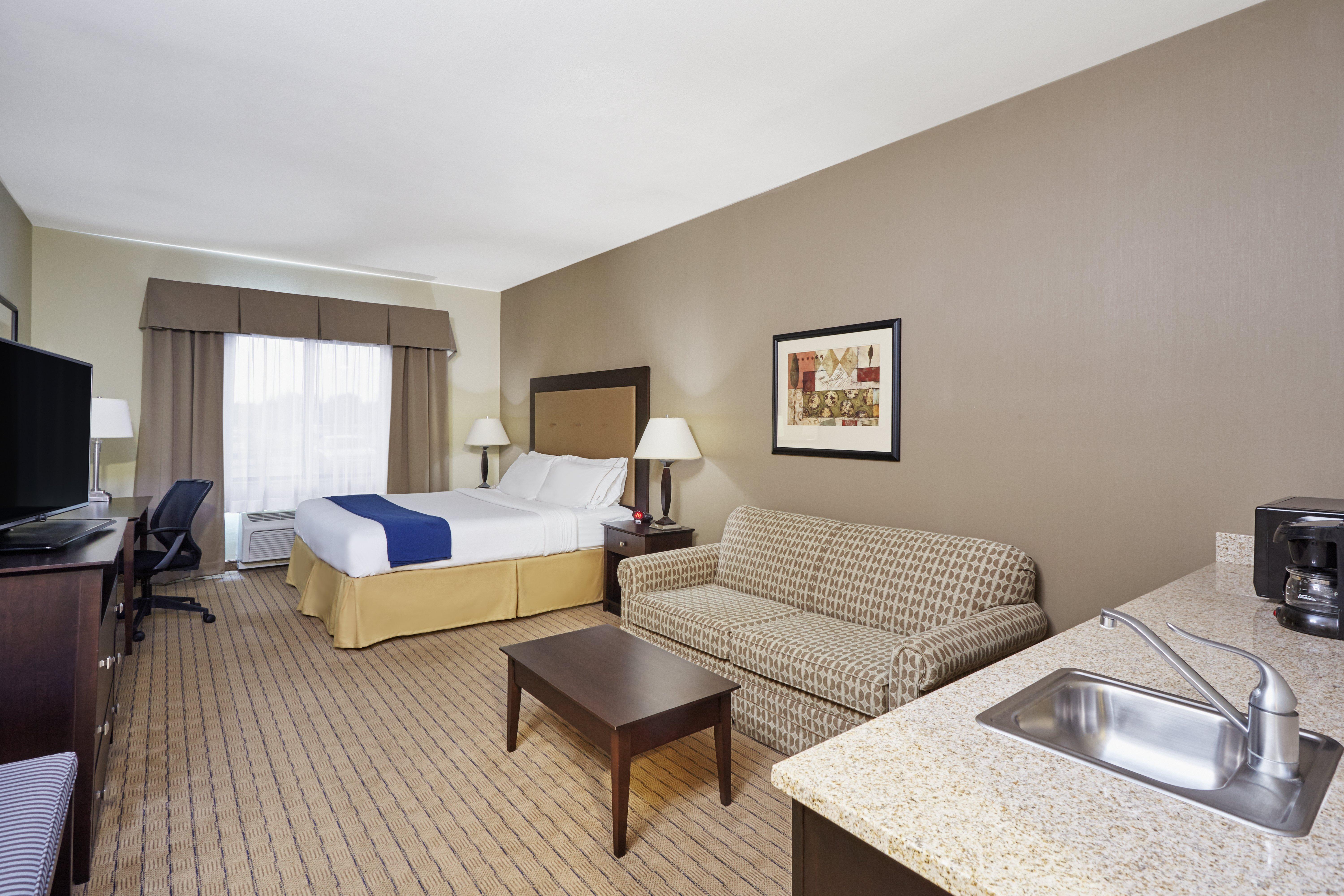 Holiday Inn Express & Suites Madison-Verona By Ihg Exterior photo