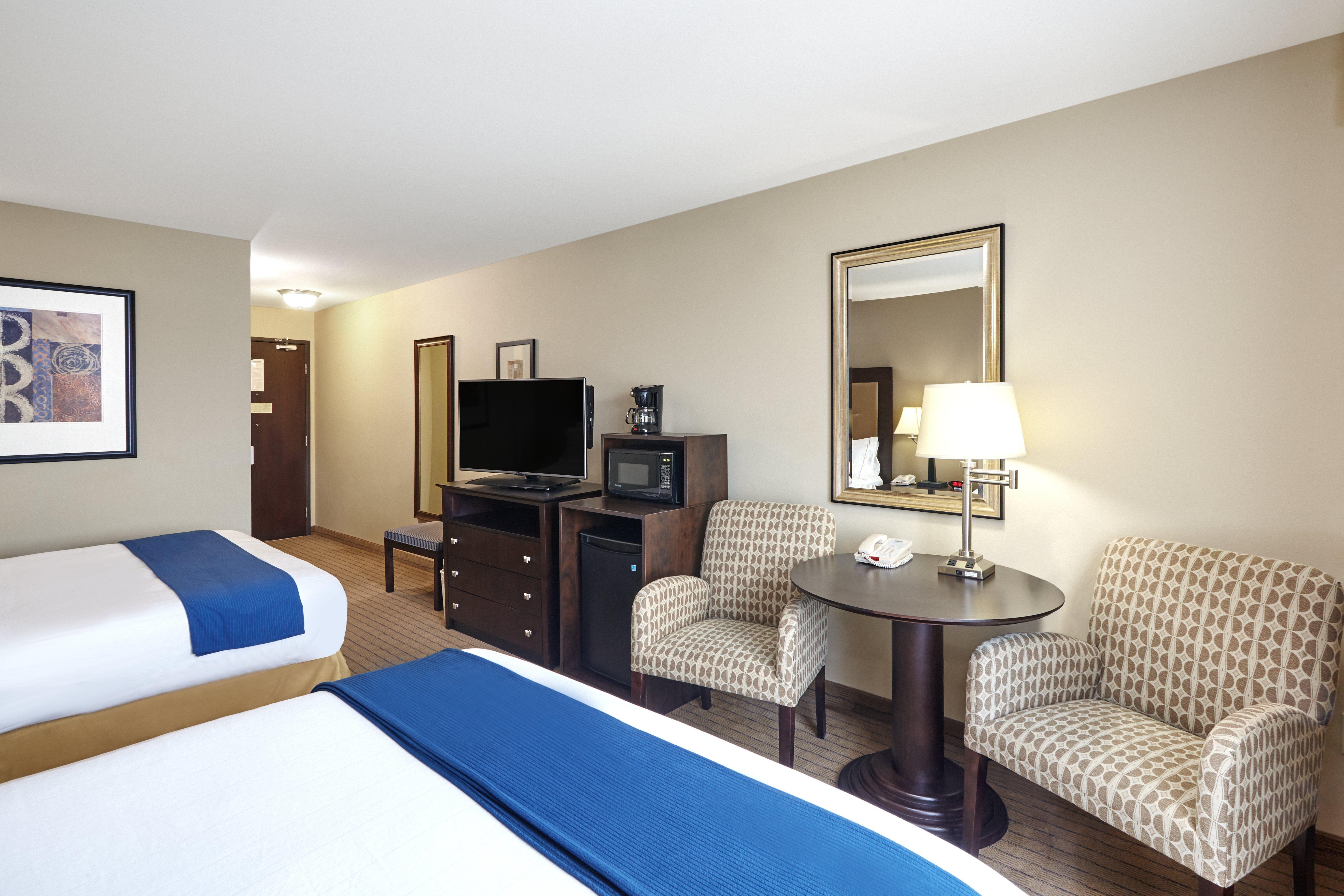 Holiday Inn Express & Suites Madison-Verona By Ihg Exterior photo