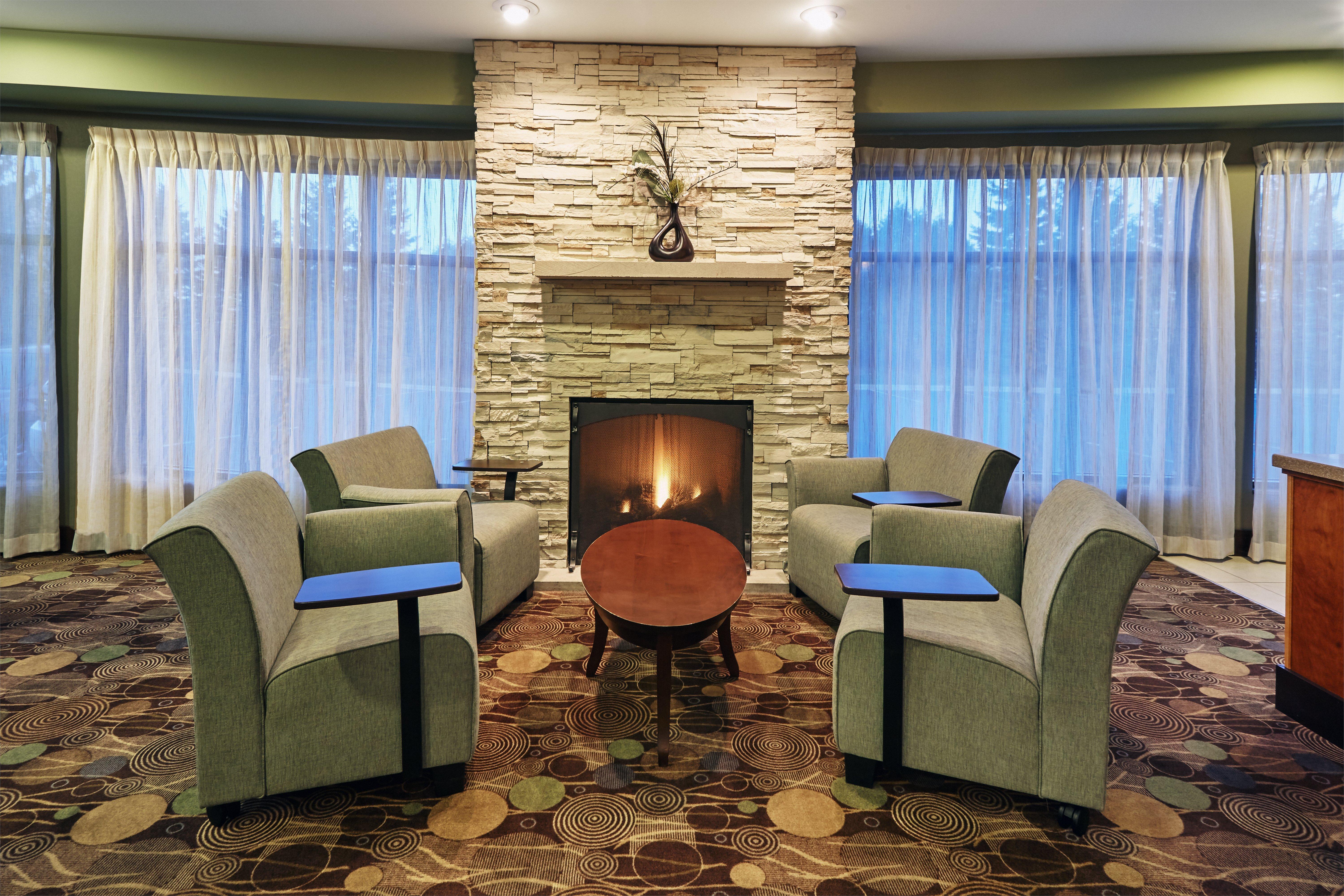 Holiday Inn Express & Suites Madison-Verona By Ihg Exterior photo