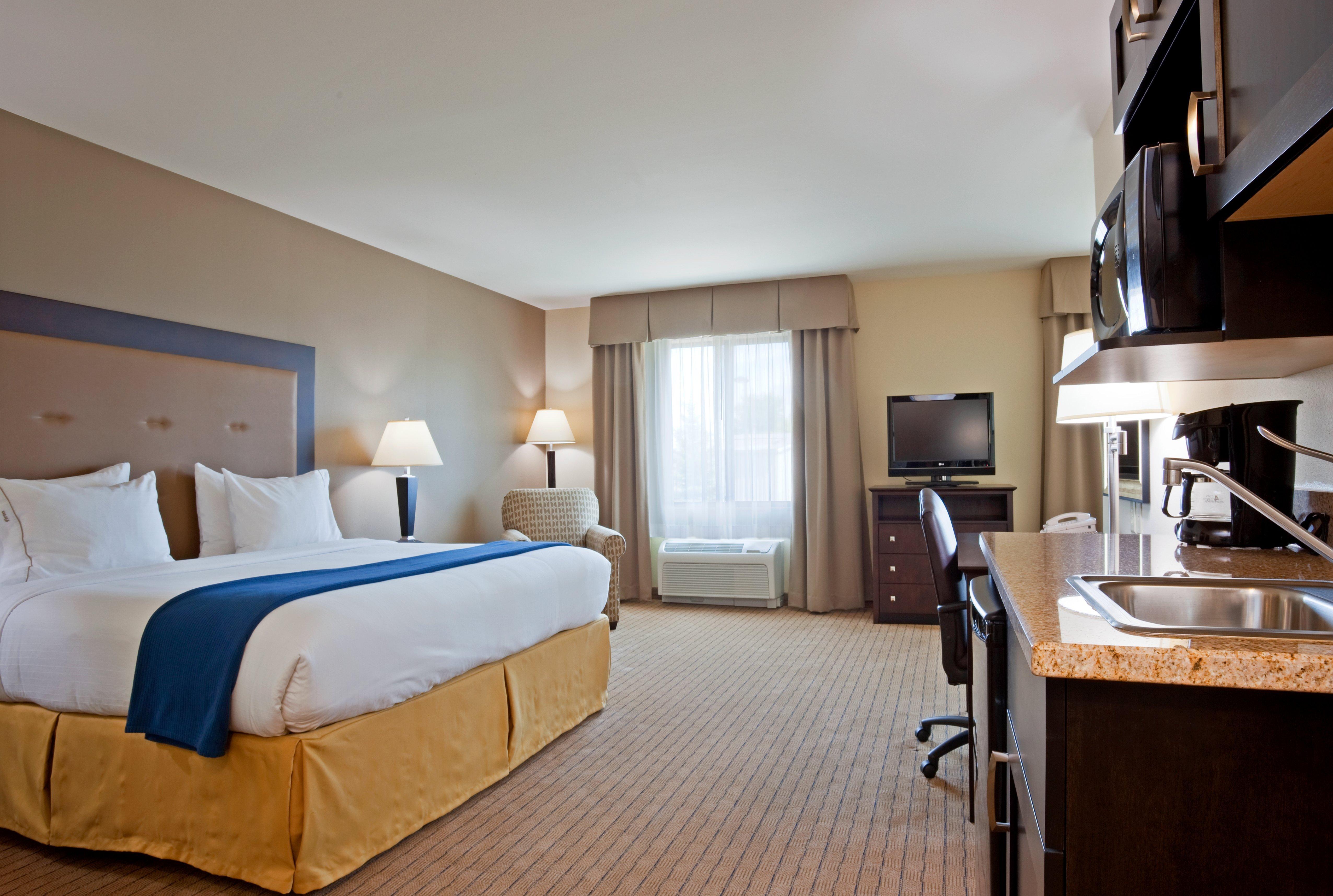 Holiday Inn Express & Suites Madison-Verona By Ihg Room photo
