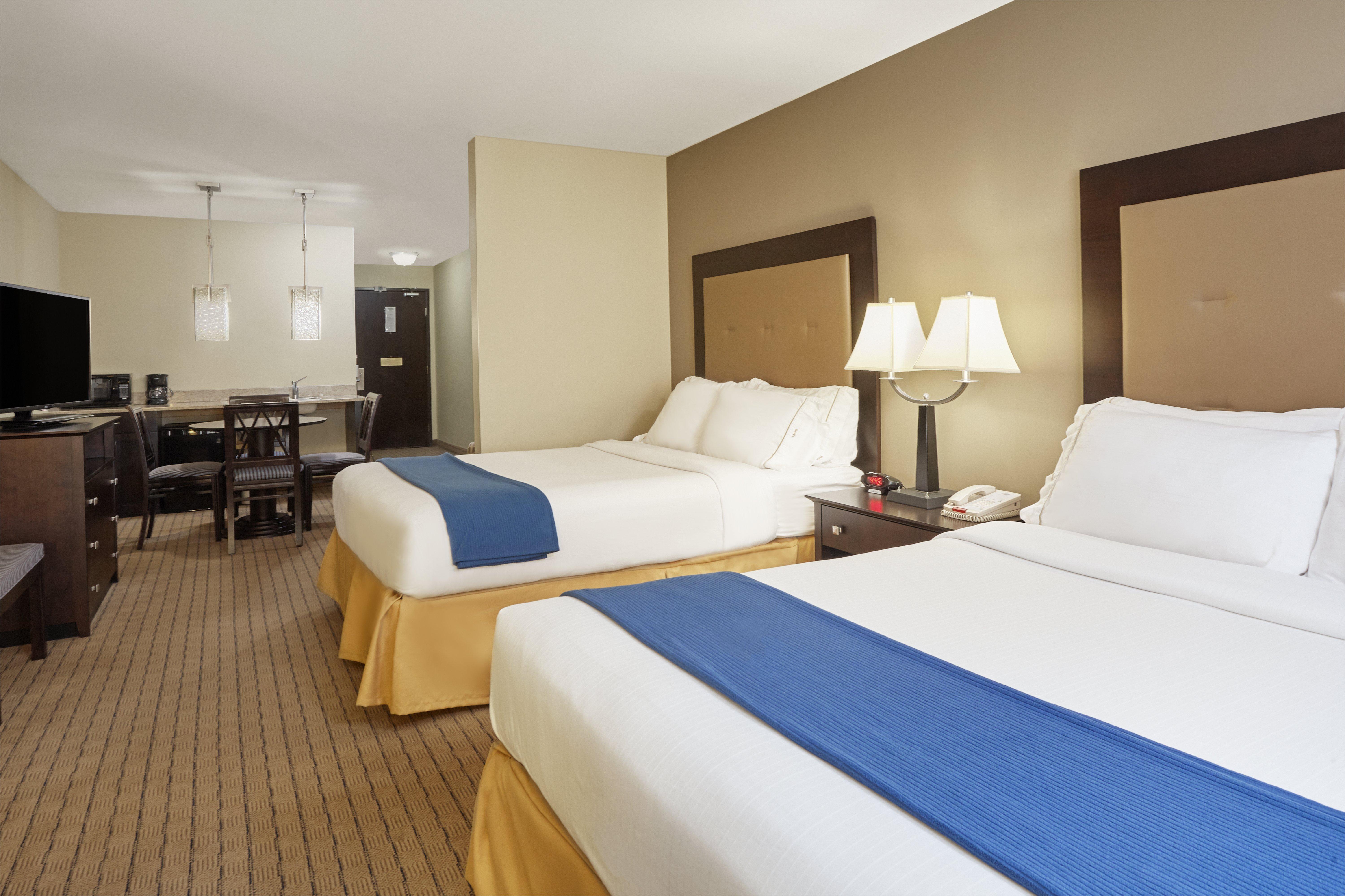 Holiday Inn Express & Suites Madison-Verona By Ihg Exterior photo