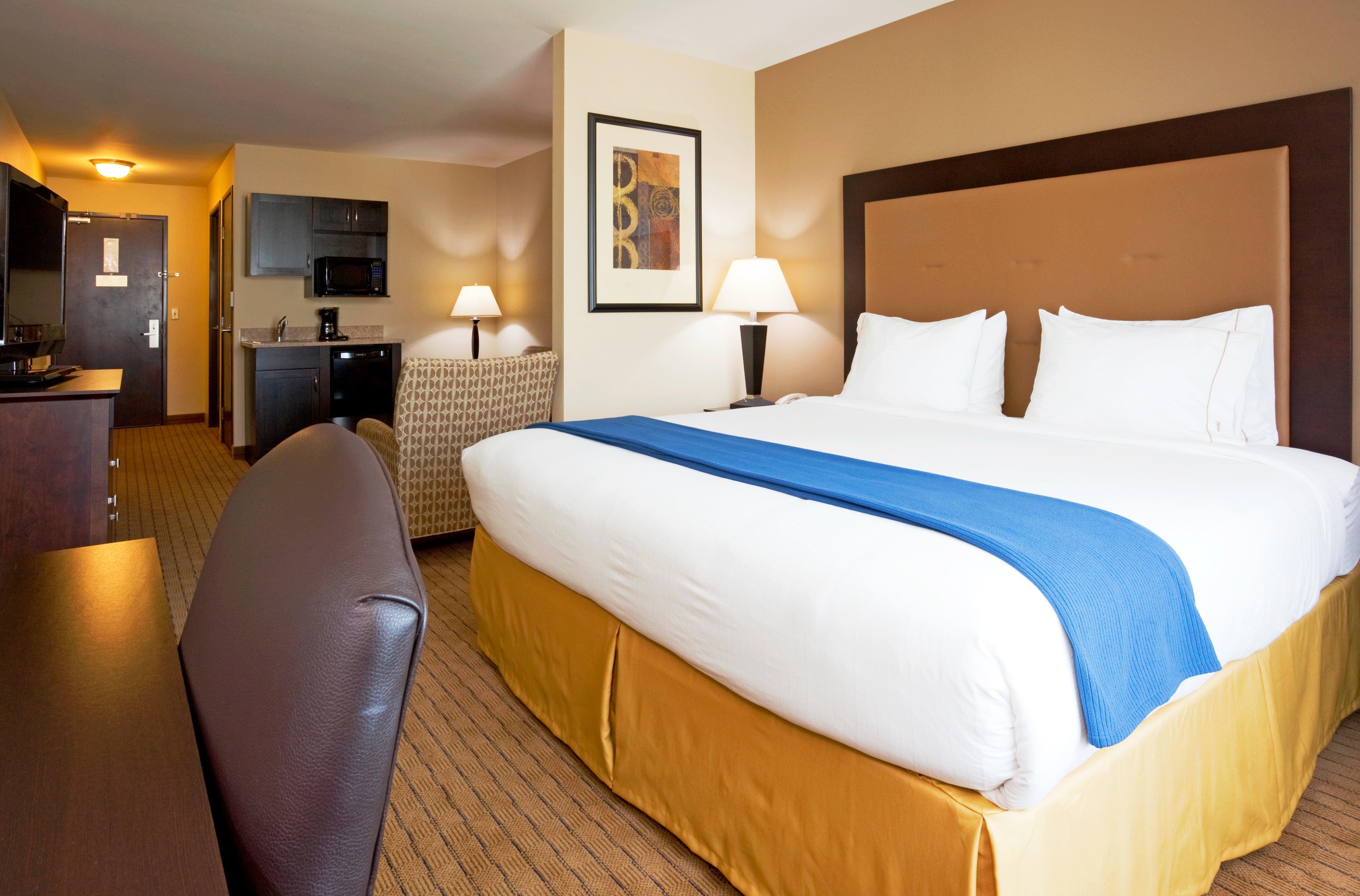 Holiday Inn Express & Suites Madison-Verona By Ihg Exterior photo