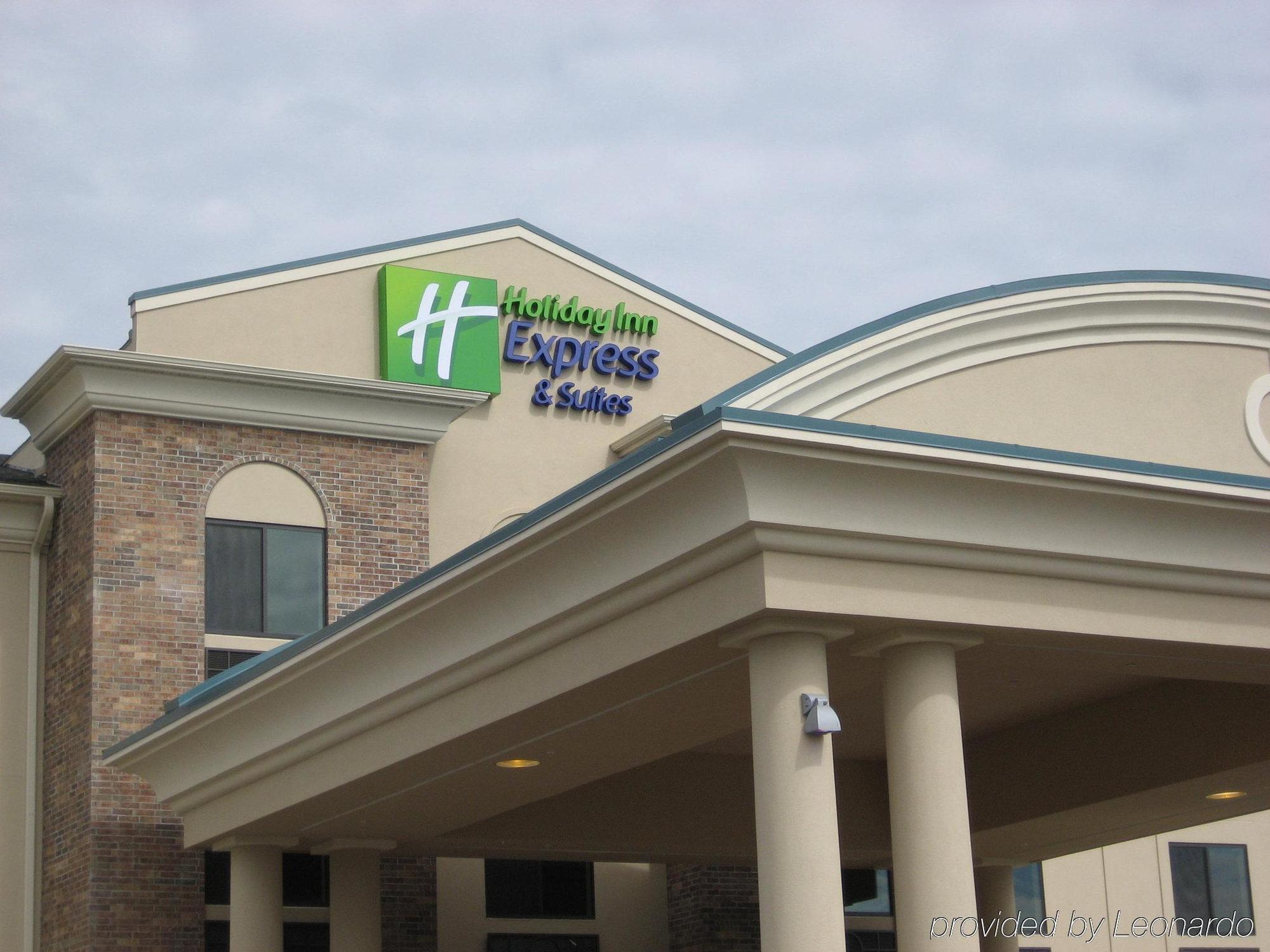 Holiday Inn Express & Suites Madison-Verona By Ihg Exterior photo