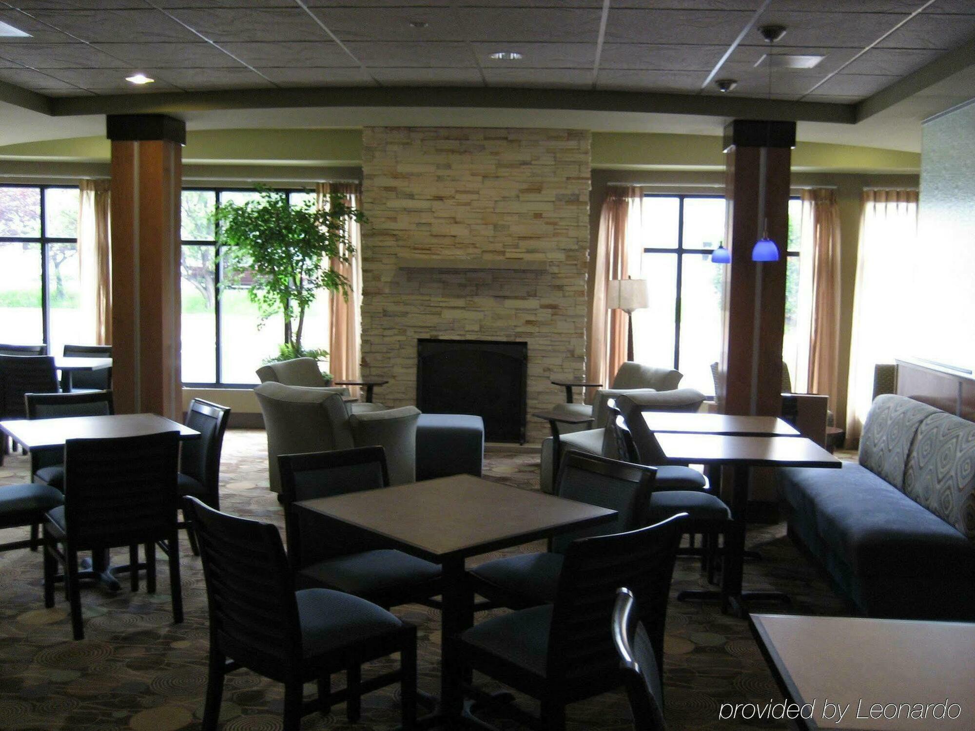 Holiday Inn Express & Suites Madison-Verona By Ihg Exterior photo