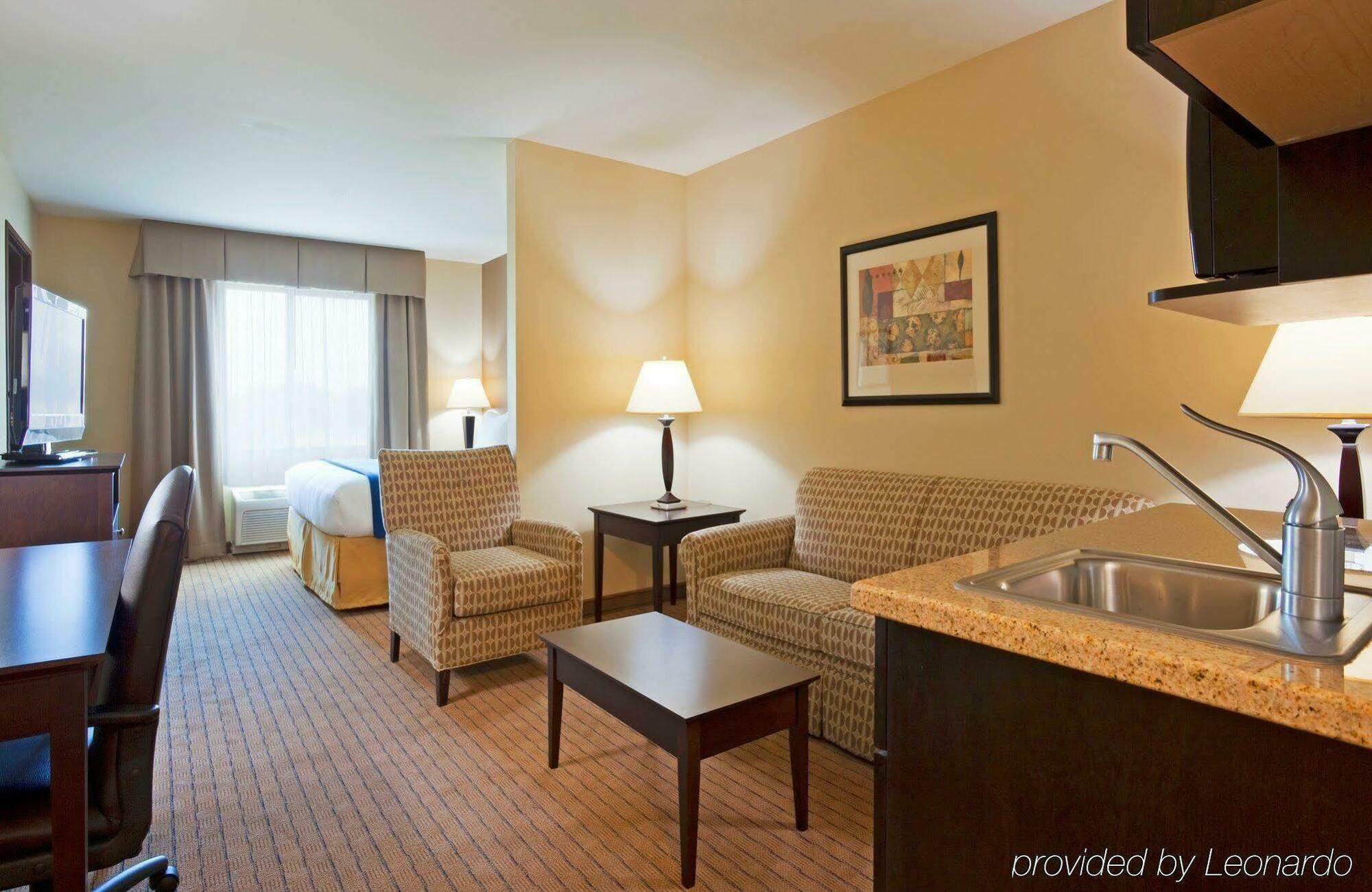 Holiday Inn Express & Suites Madison-Verona By Ihg Exterior photo